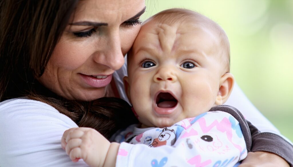 wat doen bij baby die stikt